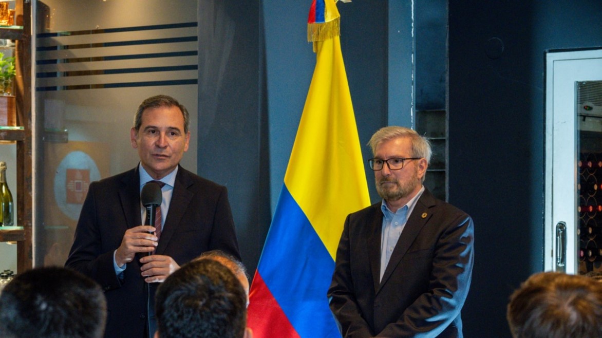 Embajador de Colombia en Paraguay Sr. Juan M. Corzo y el Presidente de la Capacol Sr. Miguel Carrizosa.  Actividad Gastronómica “UN VIAJE POR LOS SABORES DE COLOMBIA”. Foto: Maie Franco