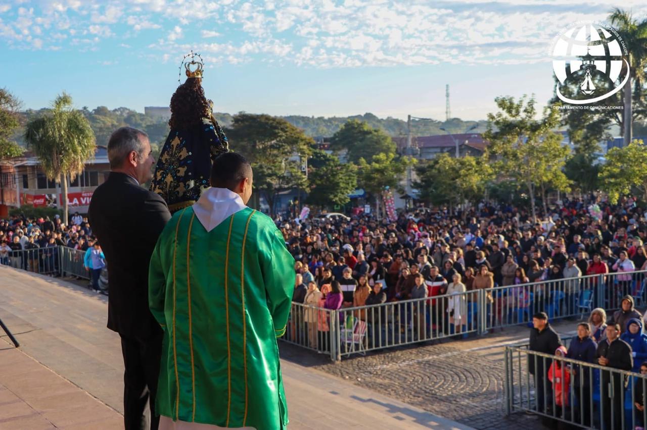 Misa en la Basílica de Caacupé