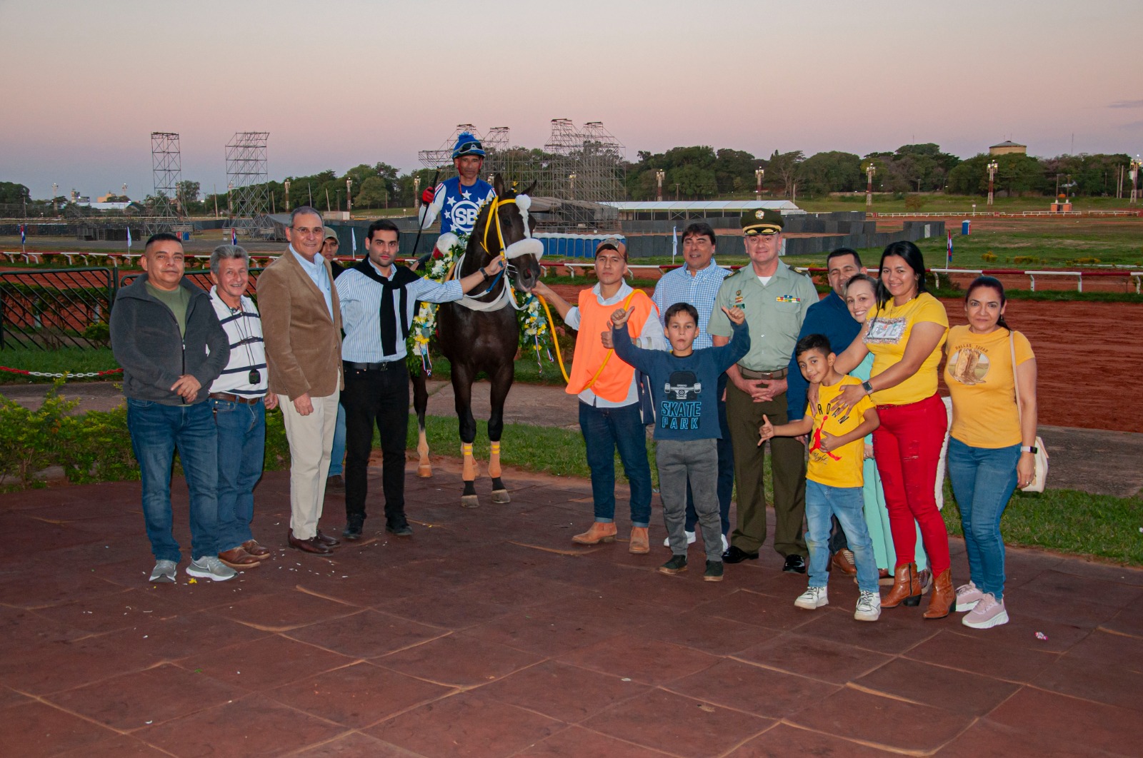 Carrera por Colombia en Jockey Club 
