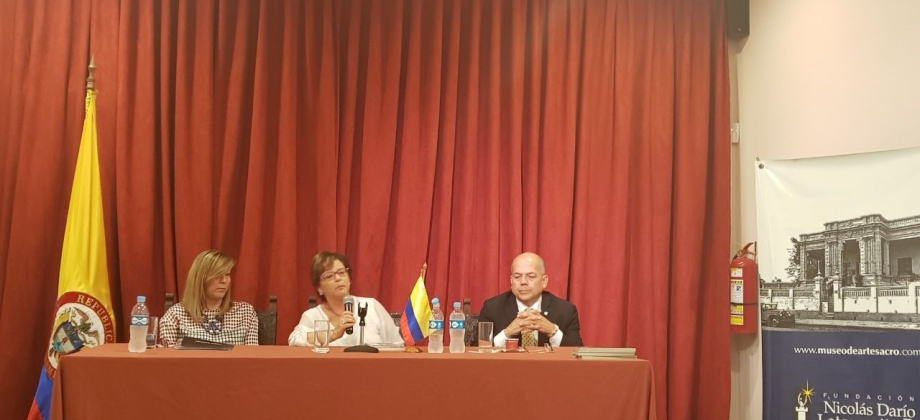 La Embajada de Colombia en Paraguay promocionó la literatura colombiana con Piedad Bonnett