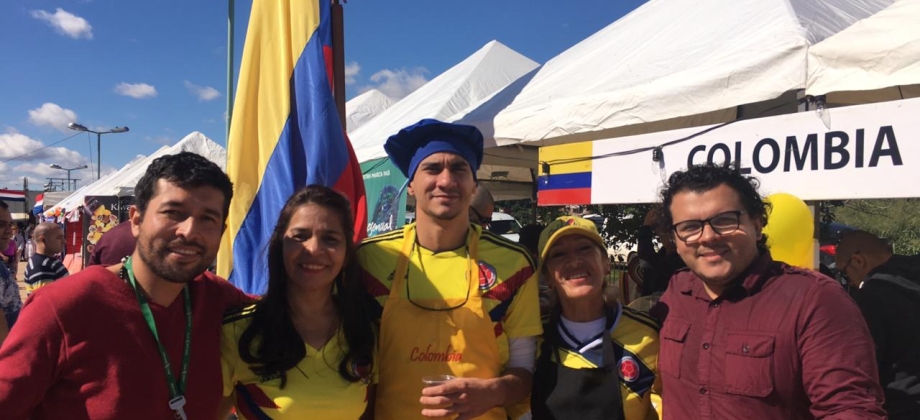 La Embajada de Colombia junto con la colonia colombiana participó en la conmemoración de las Fiestas Patrias 